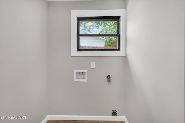 laundry area with baseboards, laundry area, and washer hookup