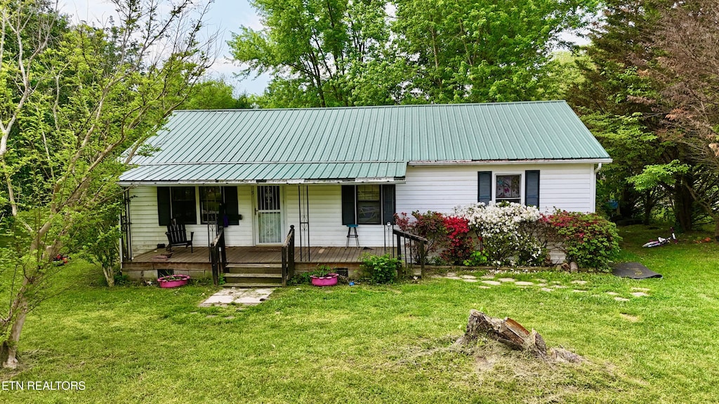 129 George Howard Rd, Sunbright, TN 37872 - view of front of property featuring a porch, metal roof, and a front lawn