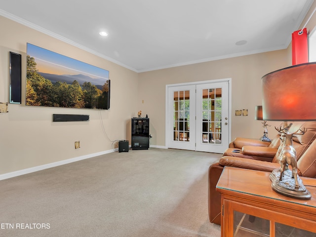 living area featuring crown molding, recessed lighting, carpet flooring, and baseboards