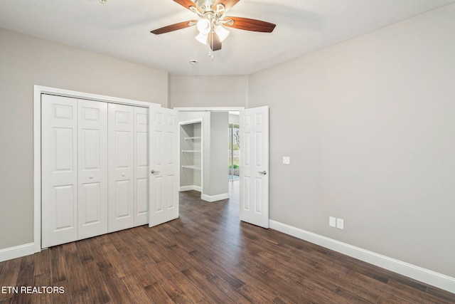 unfurnished bedroom with a ceiling fan, baseboards, dark wood-style floors, and a closet