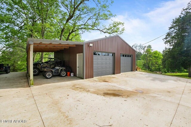 garage featuring a garage