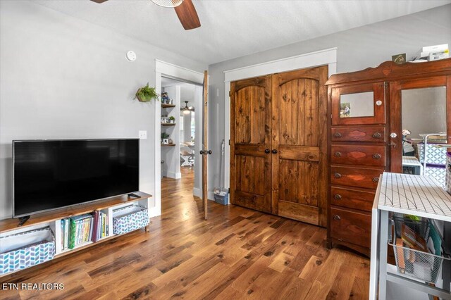 foyer with ceiling fan and wood finished floors