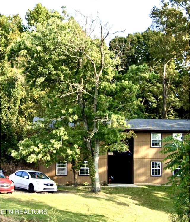 7003 Old Clinton Pike, Knoxville, TN 37921 - view of front facade featuring a front lawn