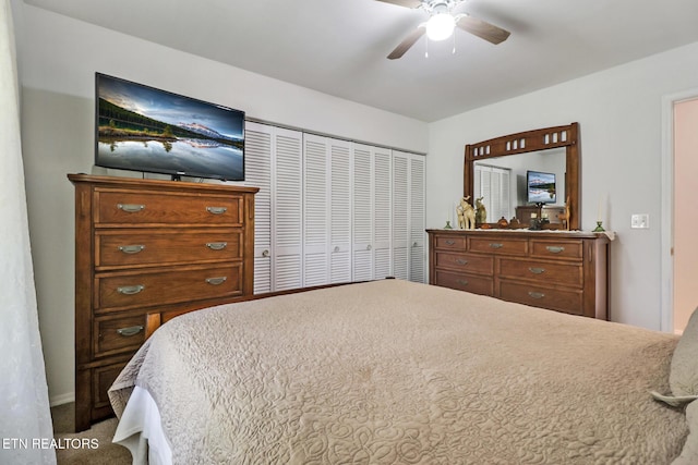 bedroom featuring a ceiling fan, carpet, and a closet