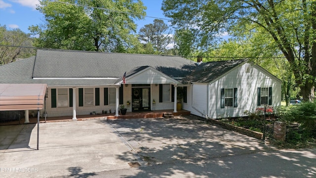 702 Meadowview Dr, Harriman, TN 37748 - view of front facade with roof with shingles and a porch