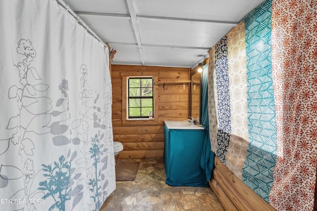487 Fish Hatchery Rd, Sweetwater, TN 37874 - full bathroom featuring stone finish floors, toilet, vanity, wooden walls, and a shower with shower curtain