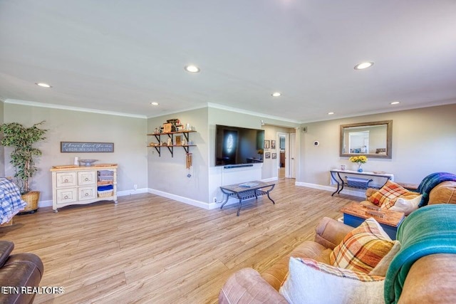 living room featuring crown molding, baseboards, recessed lighting, and wood finished floors