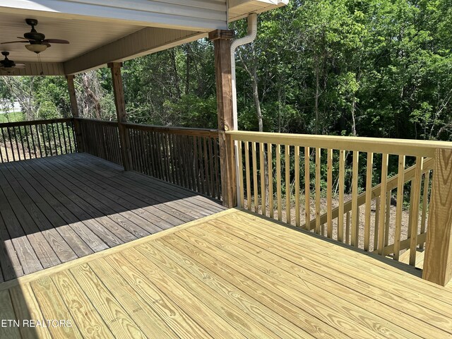 deck with ceiling fan