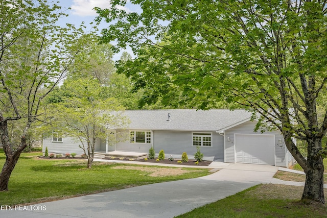 260 Yonside Dr, Sparta, TN 38583 - ranch-style home with an attached garage, a front lawn, and driveway