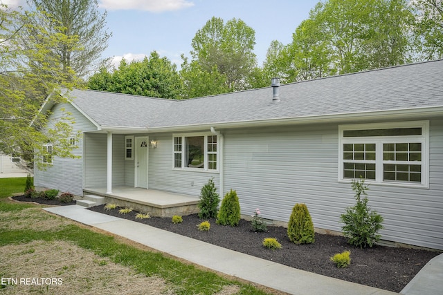 260 Yonside Dr, Sparta, TN 38583 - ranch-style home featuring covered porch and a shingled roof