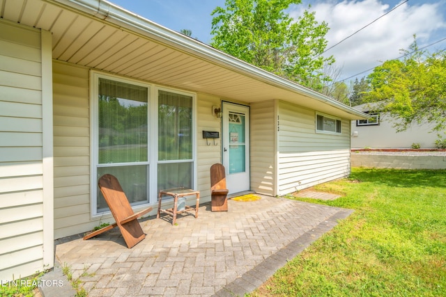 property entrance featuring a lawn