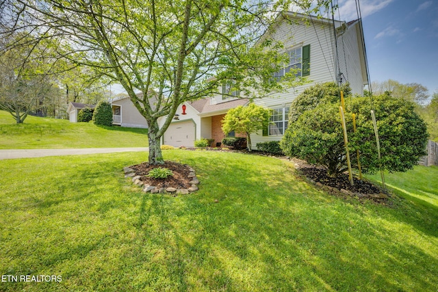 view of front facade with a front yard