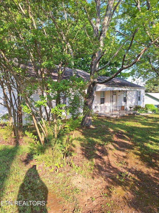 5828 Eldridge Rd, Knoxville, TN 37918 - view of yard featuring a porch