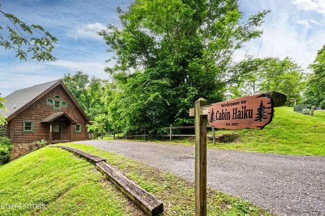 view of road featuring gravel driveway