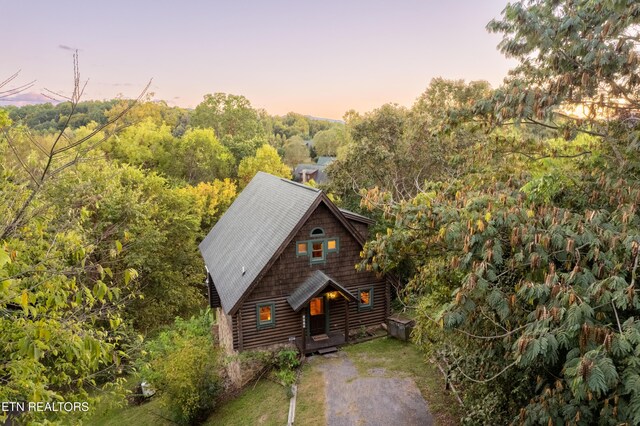view of front of house featuring a view of trees