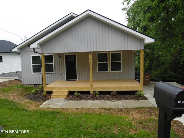 3328 Wimpole Ave, Knoxville, TN 37914 - bungalow-style house featuring a porch