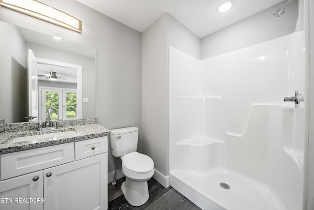 2934 Eledge Ln, Sevierville, TN 37876 - bathroom with wood finished floors, toilet, vanity, ceiling fan, and baseboards