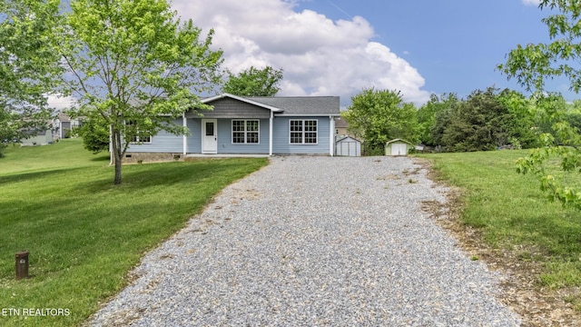 2934 Eledge Ln, Sevierville, TN 37876 - ranch-style home with driveway and a front lawn