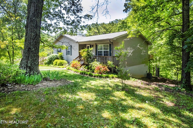 ranch-style home with a front lawn
