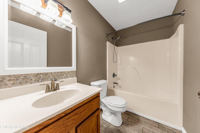 2208 Island Blvd, Sevierville, TN 37876 - full bath featuring toilet, shower / tub combination, and vanity