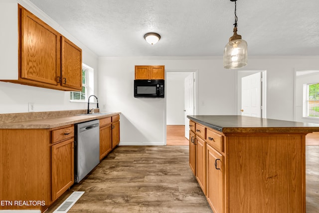 2208 Island Blvd, Sevierville, TN 37876 - kitchen featuring dishwasher, a sink, black microwave, plenty of natural light, and a textured ceiling