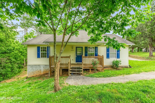 2208 Island Blvd, Sevierville, TN 37876 - view of front facade featuring a porch, a front lawn, and roof with shingles