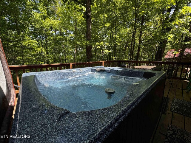 653 Oaks View Ct, Pigeon Forge, TN 37863