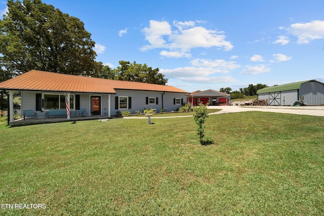 view of front facade featuring covered porch, driveway, and a front lawn