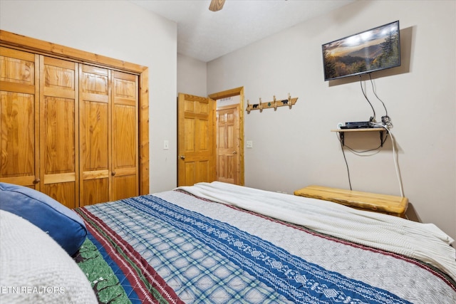 bedroom featuring a ceiling fan