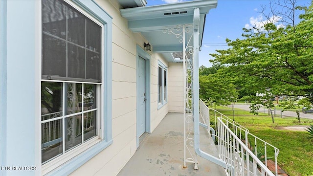 953 Maynard Ave, Knoxville, TN 37917 - balcony featuring covered porch