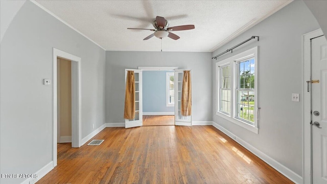 953 Maynard Ave, Knoxville, TN 37917 - empty room featuring ceiling fan, wood finished floors, a textured ceiling, baseboards, and crown molding