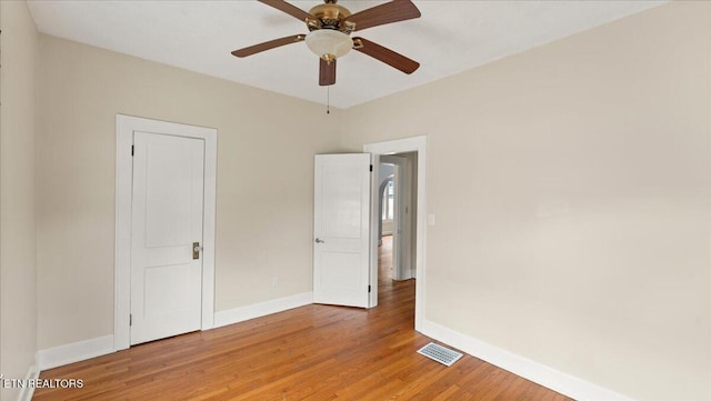 953 Maynard Ave, Knoxville, TN 37917 - unfurnished bedroom featuring baseboards, light wood-style floors, and a ceiling fan
