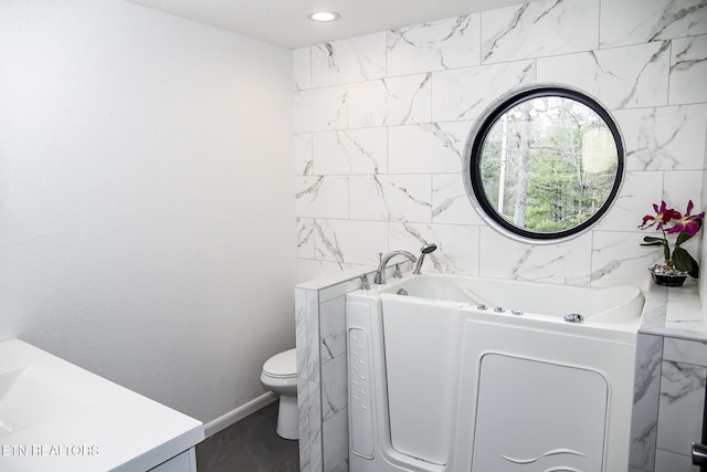 194 Forest View Dr, Crossville, TN 38558 - full bath with recessed lighting, baseboards, toilet, and a bath