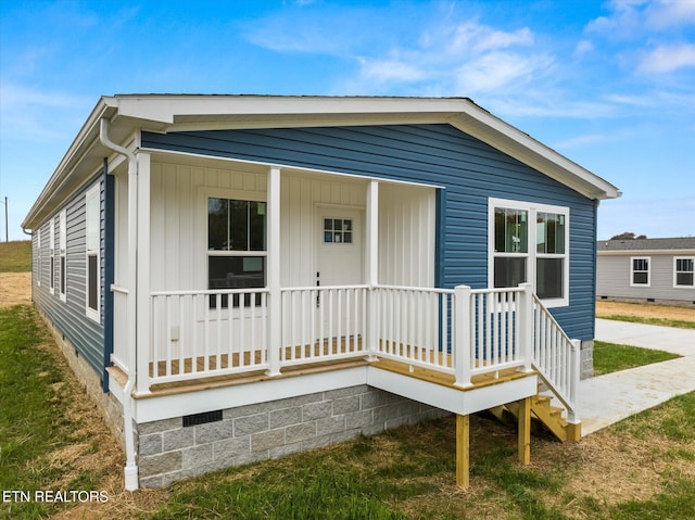 view of front of property featuring covered porch and crawl space