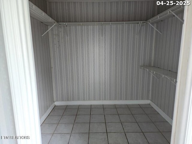 walk in closet featuring light tile patterned floors