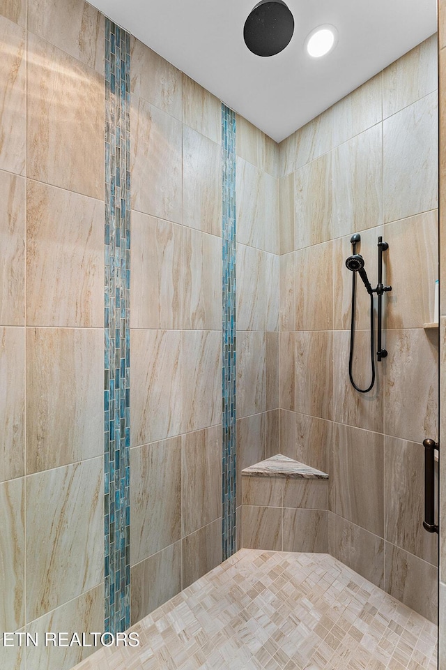 112 Naduli Trl, Vonore, TN 37885 - bathroom featuring tiled shower