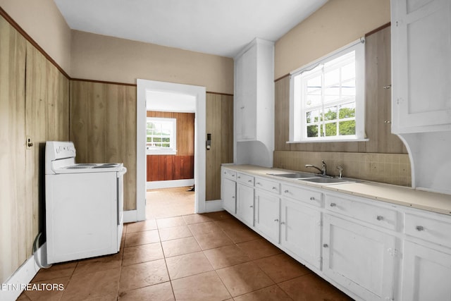 550 Margrave, Harriman, TN 37748 - laundry area featuring a sink, laundry area, baseboards, and tile patterned flooring