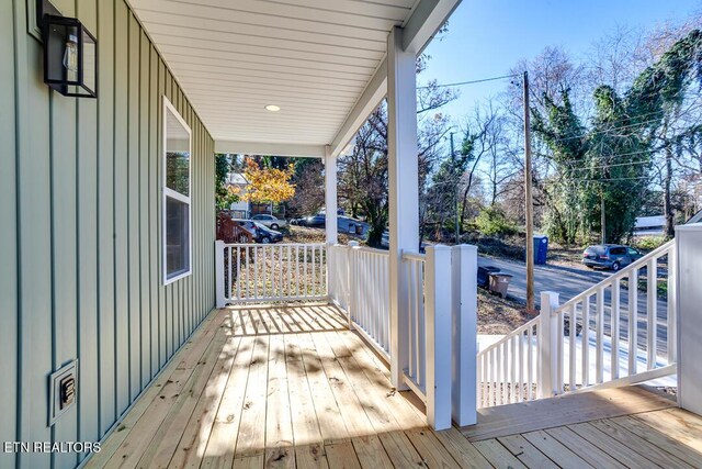 1624 Folsom Ave, Knoxville, TN 37917 - wooden terrace featuring covered porch