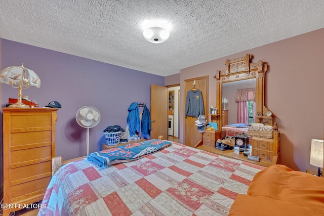 243 Bunch Ln, Clinton, TN 37716 - bedroom featuring a textured ceiling