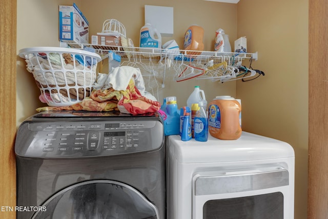 243 Bunch Ln, Clinton, TN 37716 - washroom with washer and clothes dryer