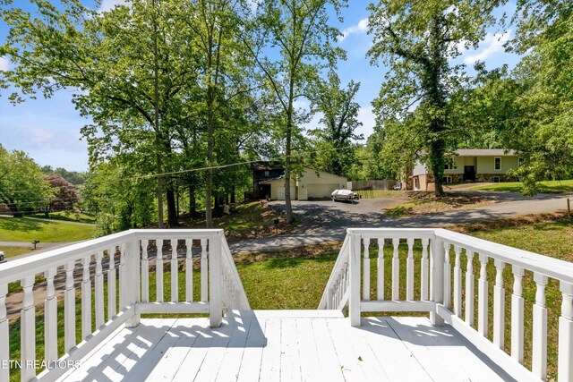 136 White Oak Dr, Harriman, TN 37748 - view of wooden terrace