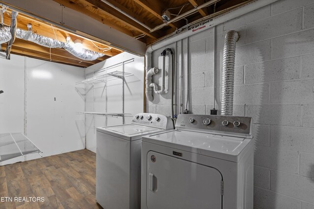 136 White Oak Dr, Harriman, TN 37748 - laundry room featuring laundry area, dark wood finished floors, and washer and dryer