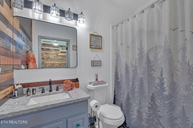 1045 Indian Gap Rd, Sevierville, TN 37876 - bathroom featuring vanity, toilet, and a shower with shower curtain