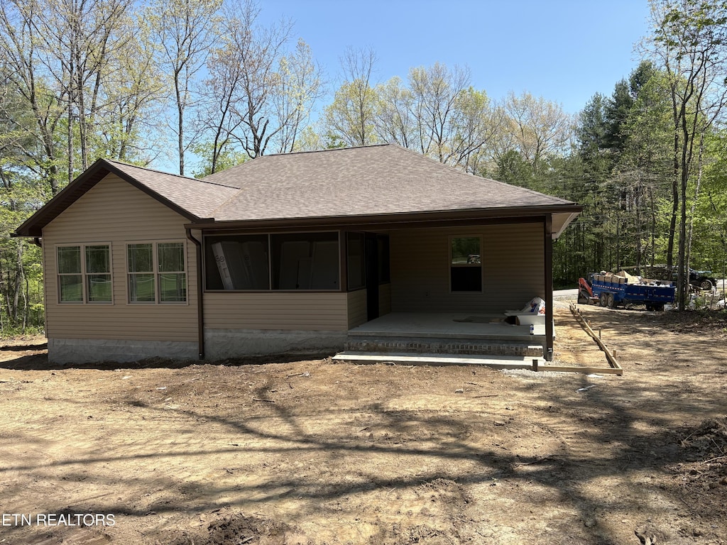 686 Westchester Dr, Crossville, TN 38558 - view of front of property featuring a shingled roof