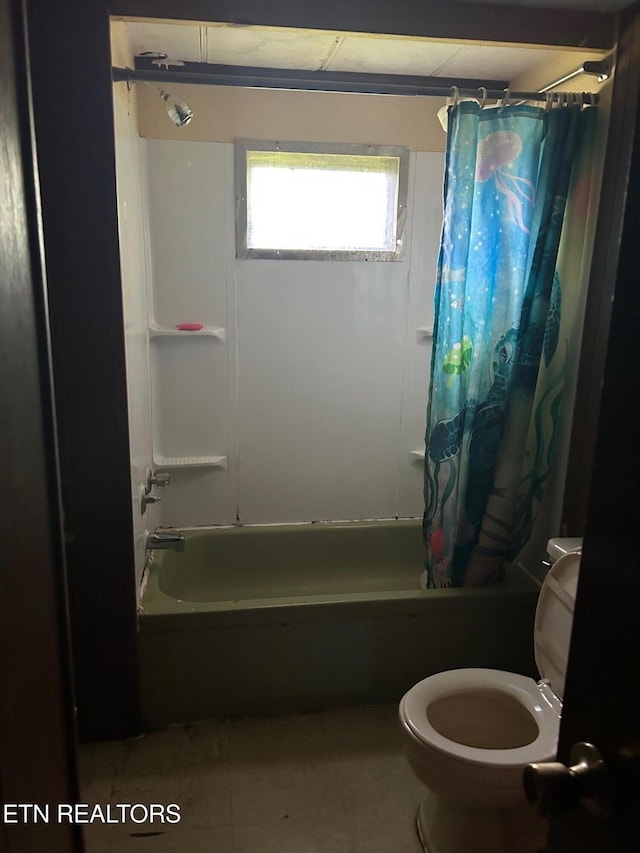 464 Brushy Valley Rd, Clinton, TN 37716 - bathroom featuring toilet and shower / bath combo