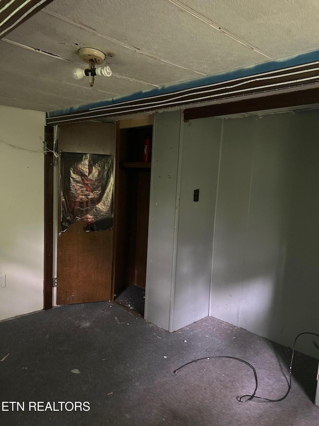 464 Brushy Valley Rd, Clinton, TN 37716 - interior space with carpet and a textured ceiling