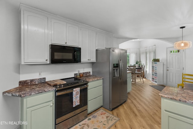 1819 Big Buck Ln, Sevierville, TN 37876 - kitchen featuring stainless steel appliances, arched walkways, green cabinets, and light wood finished floors