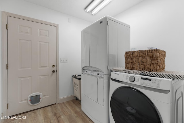 1819 Big Buck Ln, Sevierville, TN 37876 - laundry area featuring washer and dryer and light wood finished floors