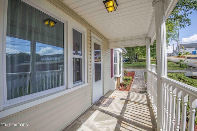 941 Pine Top St, Lenoir City, TN 37772 - balcony with covered porch