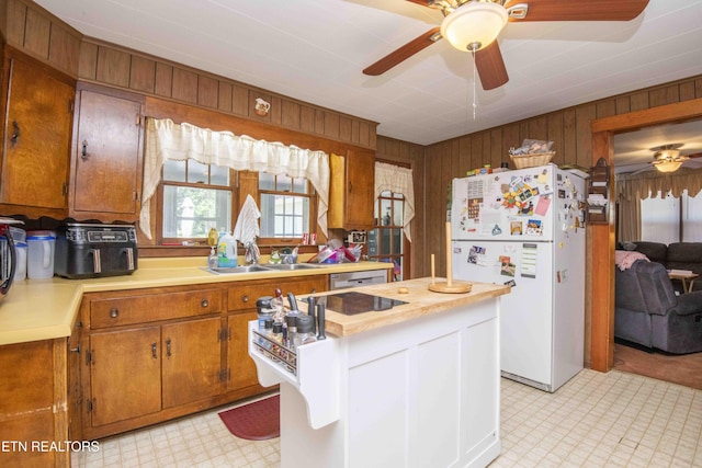941 Pine Top St, Lenoir City, TN 37772 - kitchen with ceiling fan, a sink, light countertops, freestanding refrigerator, and light floors
